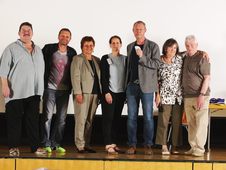 Herr Armin Schilling (FaM), Herr Uli Borowka (Gastredner), Frau Dilger (MAKS), Frau Quillitsch (MAKS), Herr Wolfgang (Moderator), Frau Schlegel (Blaues Kreuz), Herr Manfred Kluth (Blaues Kreuz)