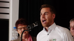 Herr Sichler von der AOK bedankt sich bei den Organisatoren.